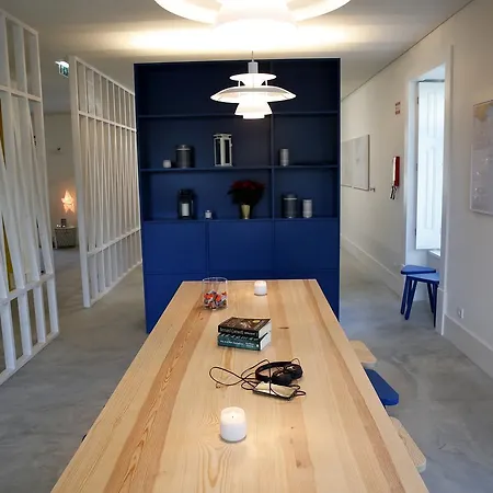 אכסניה Aktion House *