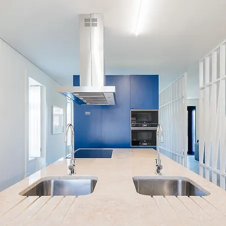אכסניה Aktion House