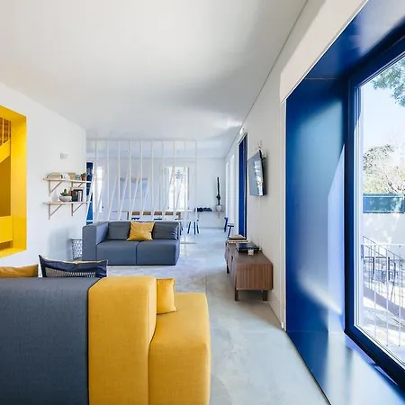 Aktion House * Carcavelos (Lisbon)
