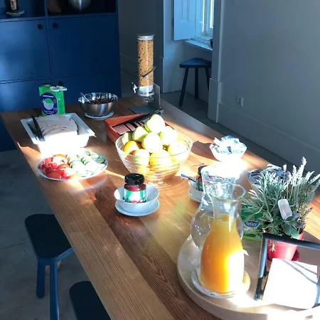 אכסניה Aktion House *